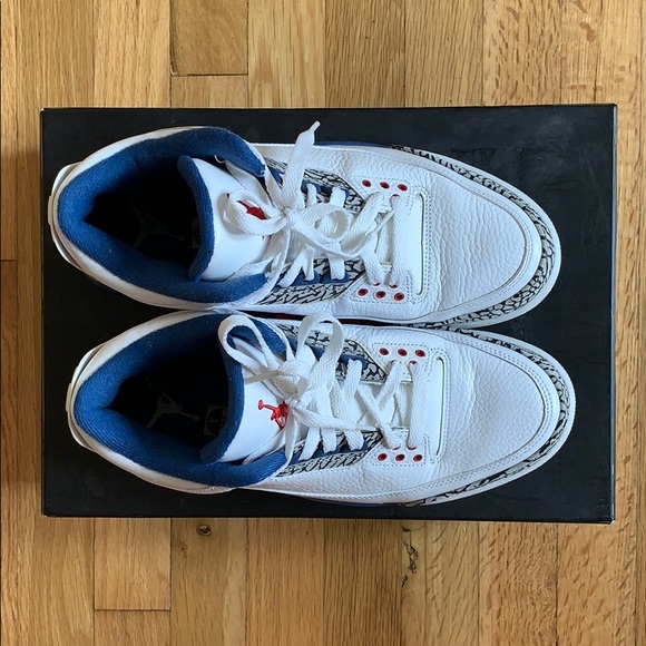 Air Jordan 3 Retro (2011) - Picture 2 of 5